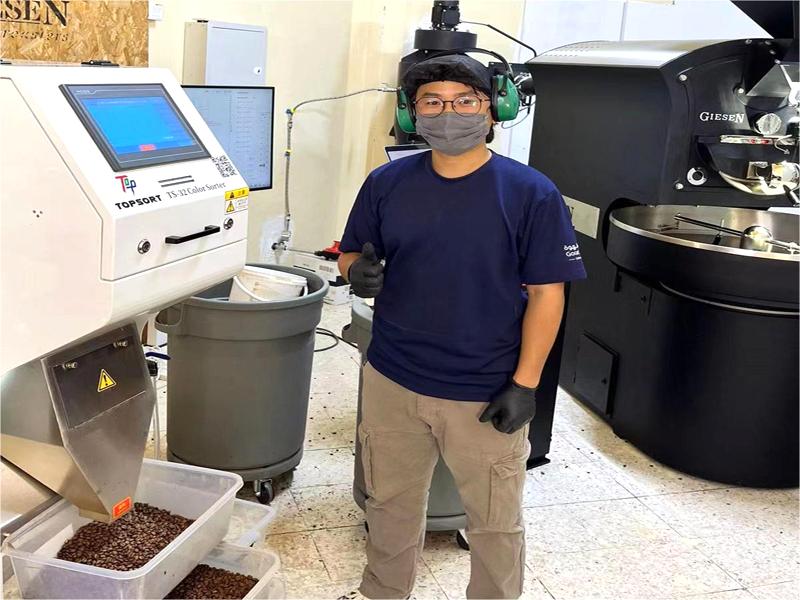 Éloges élogieux d'un client des Émirats arabes unis pour le mini trieur de couleurs de grains de café